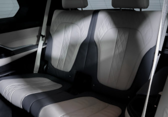 Подержанный автомобиль BMW X7 2024 года (17 фото)