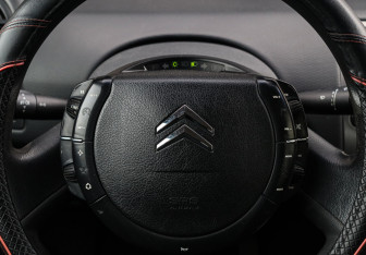 Подержанный автомобиль Citroen C4 Hatchback 2010 года (18 фото)