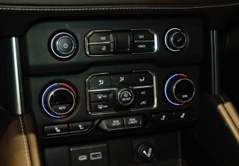 Подержанный автомобиль Chevrolet Tahoe 2023 года (26 фото)