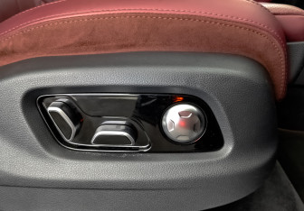 Подержанный автомобиль Hongqi E-HS9 2022 года (27 фото)