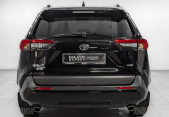 Подержанный автомобиль Toyota RAV4 2021 года (6 фото)