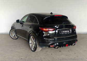 Подержанный автомобиль Infiniti FX 2011 года (7 фото)