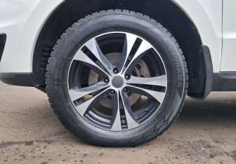 Подержанный автомобиль Hyundai Santa Fe 2012 года (9 фото)