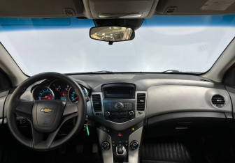 Подержанный автомобиль Chevrolet Cruze Hatchback 2012 года (12 фото)