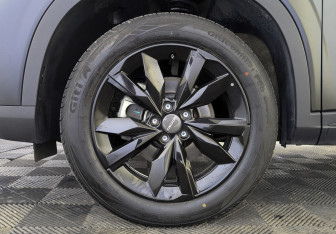 Подержанный автомобиль Omoda C5 2024 года (12 фото)