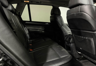 Подержанный автомобиль BMW X5 2011 года (13 фото)