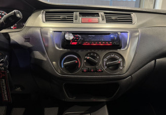 Подержанный автомобиль Mitsubishi Lancer Sedan 2007 года (15 фото)