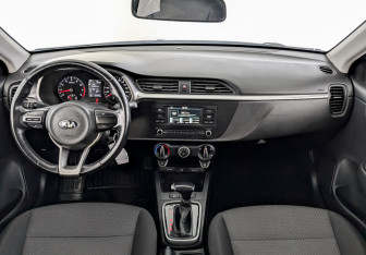 Подержанный автомобиль Kia Rio Hatchback 2021 года (14 фото)