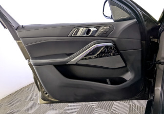 Подержанный автомобиль BMW X6 2020 года (19 фото)