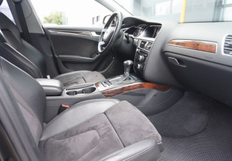 Подержанный автомобиль Audi A4 Sedan 2012 года (11 фото)