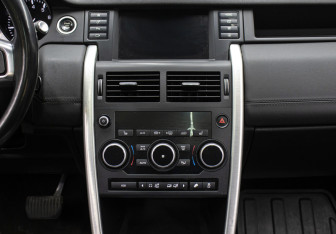Подержанный автомобиль Land Rover Discovery Sport 2015 года (15 фото)