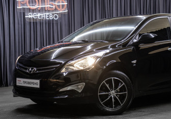 Подержанный автомобиль Hyundai Solaris Sedan 2015 года (19 фото)