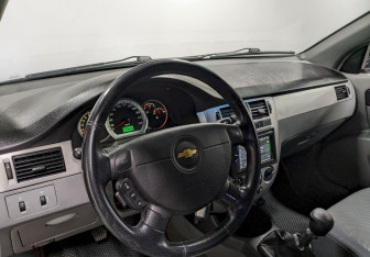 Подержанный автомобиль Chevrolet Lacetti Sedan 2012 года (13 фото)