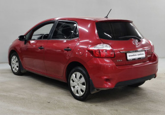 Подержанный автомобиль Toyota Auris Hatchback 2011 года (7 фото)