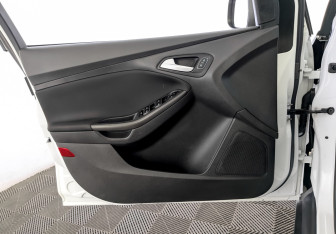 Подержанный автомобиль Ford Focus Hatchback 2018 года (19 фото)