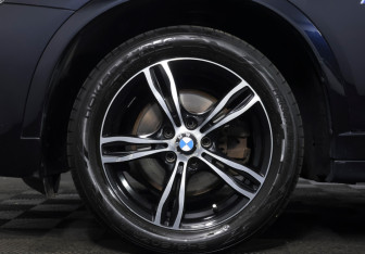 Подержанный автомобиль BMW X4 2017 года (20 фото)