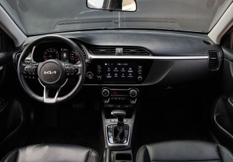 Подержанный автомобиль Kia Rio Hatchback 2021 года (10 фото)