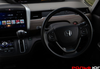 Подержанный автомобиль Honda Freed 2022 года (12 фото)