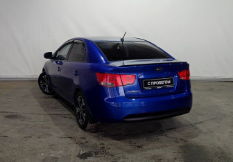 Подержанный автомобиль Kia Cerato Sedan 2010 года (6 фото)