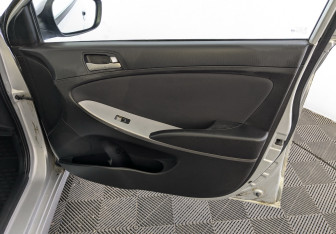 Подержанный автомобиль Hyundai Solaris Sedan 2016 года (24 фото)