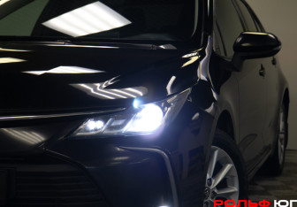 Подержанный автомобиль Toyota Corolla Sedan 2019 года (24 фото)