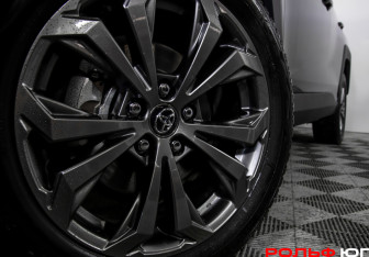 Подержанный автомобиль Toyota RAV4 2025 года (22 фото)