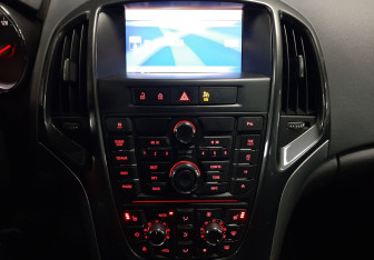 Подержанный автомобиль Opel Astra Hatchback 2013 года (15 фото)