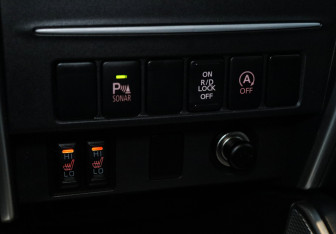 Подержанный автомобиль Mitsubishi L200 2023 года (17 фото)