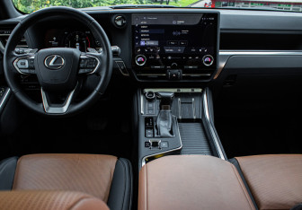 Подержанный автомобиль Lexus GX 2025 года (12 фото)