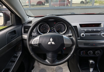 Подержанный автомобиль Mitsubishi Lancer Sedan 2012 года (14 фото)