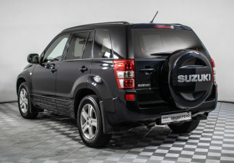 Подержанный автомобиль Suzuki Grand Vitara 2007 года (7 фото)