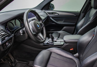 Подержанный автомобиль BMW X3 2019 года (10 фото)