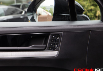 Подержанный автомобиль Porsche Cayenne 2023 года (27 фото)