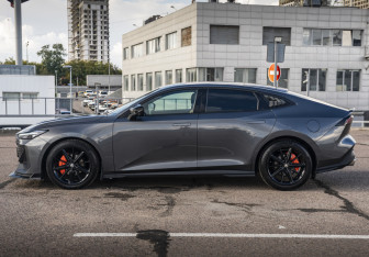 Подержанный автомобиль Changan UNI-V 2023 года (9 фото)