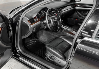 Подержанный автомобиль Audi A8 2007 года (12 фото)
