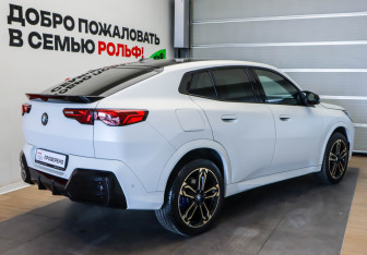 Подержанный автомобиль BMW X2 2024 года (4 фото)