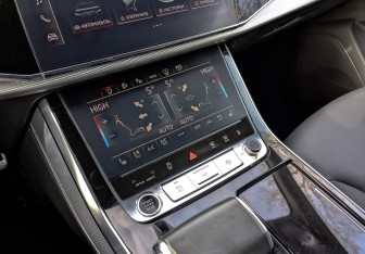 Подержанный автомобиль Audi Q8 2020 года (27 фото)
