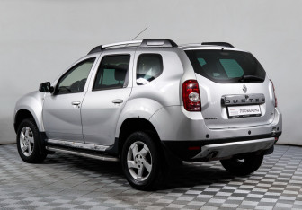 Подержанный автомобиль Renault Duster 2012 года (7 фото)