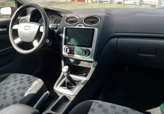 Подержанный автомобиль Ford Focus Sedan 2006 года (9 фото)
