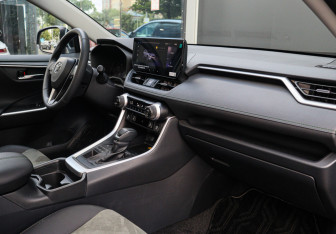 Новый Toyota RAV4 2025 (7 фото)
