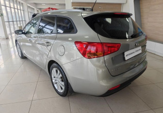 Подержанный автомобиль Kia Ceed Wagon 2015 года (7 фото)