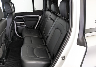Подержанный автомобиль Land Rover Defender Suv 2022 года (18 фото)
