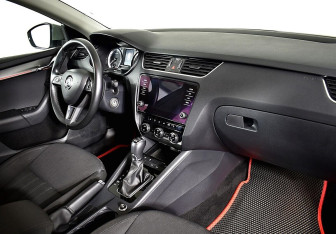 Подержанный автомобиль Skoda Octavia Wagon 2017 года (8 фото)