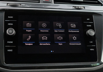 Подержанный автомобиль Volkswagen Tiguan 2019 года (19 фото)