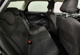 Подержанный автомобиль Ford Focus Wagon 2016 года (12 фото)