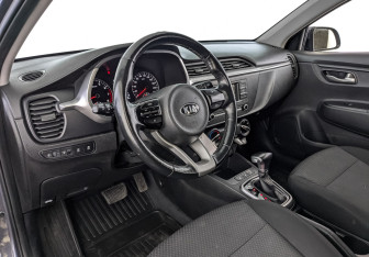 Подержанный автомобиль Kia Rio Hatchback 2021 года (14 фото)