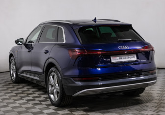 Подержанный автомобиль Audi e-tron 2019 года (7 фото)