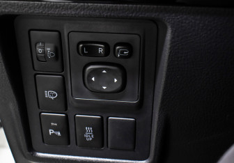 Подержанный автомобиль Toyota Land Cruiser Prado 2017 года (20 фото)