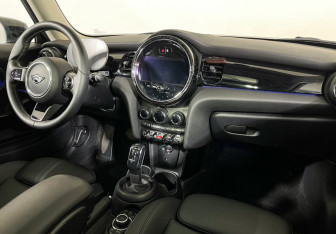 Подержанный автомобиль MINI Hatch 2023 года (9 фото)