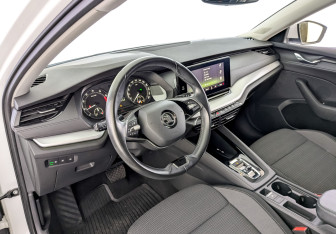 Подержанный автомобиль Skoda Octavia Liftback 2021 года (16 фото)